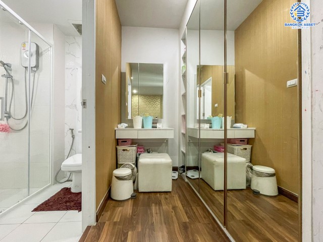 *****บ้านเดี่ยวมือสองย่านกรุงเทพฯ ม.ดิโอโซน เพชรเกษม หลังมุม เนื้อที่กว้างขวางเกือบ 32 ตร.ว.  ฟังก์ชัน 5 ห้องนอน 3 ห้องน้ำ ที่จอดรถ 2 คัน ฟรี! เครื่องปรับอากาศ 4 เครื่อง! โครงการตั้งบนทำเลแห่งการเดินทาง ใกล้รถไฟฟ้าสายสีน้ำเงิน "สถานีหลักสอง"